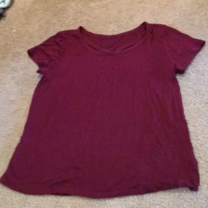 maroon t shirt